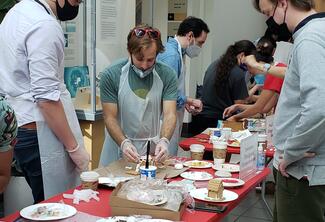 EE gingerbread house contest